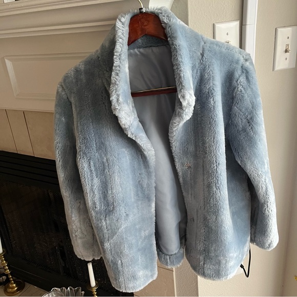 COPY - Baby Blue Faux Fur Coat,Size M ,Lined,Hook & Eye Closures,Excellent Cond - Picture 1 of 7